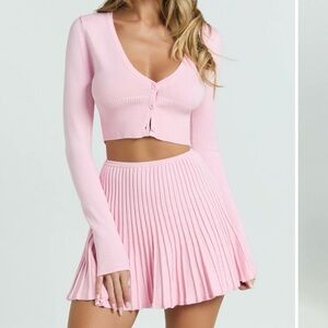 Show Po Pink pleated sweater and skirt set